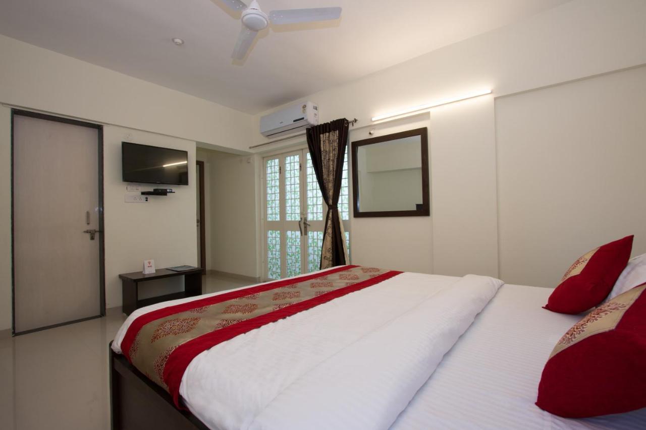 Oyo 9052 Leisurely Abode Hotel Khadki Exterior foto