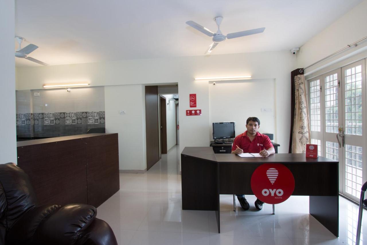 Oyo 9052 Leisurely Abode Hotel Khadki Exterior foto