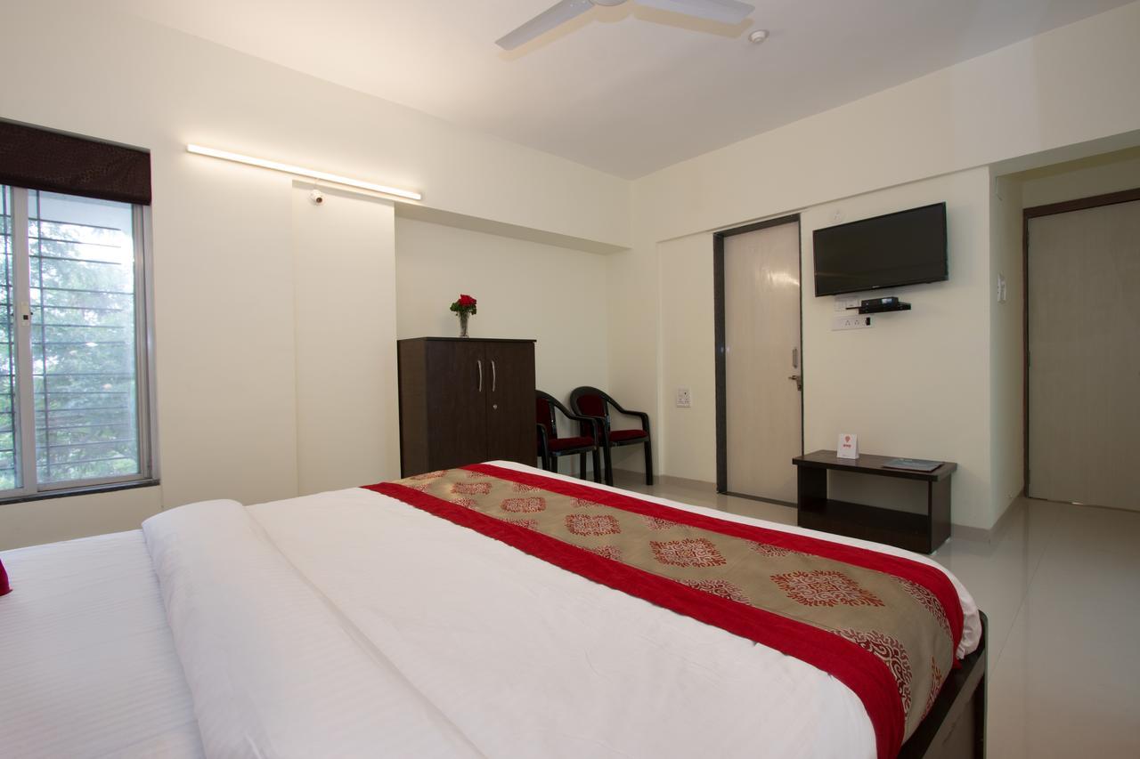 Oyo 9052 Leisurely Abode Hotel Khadki Exterior foto